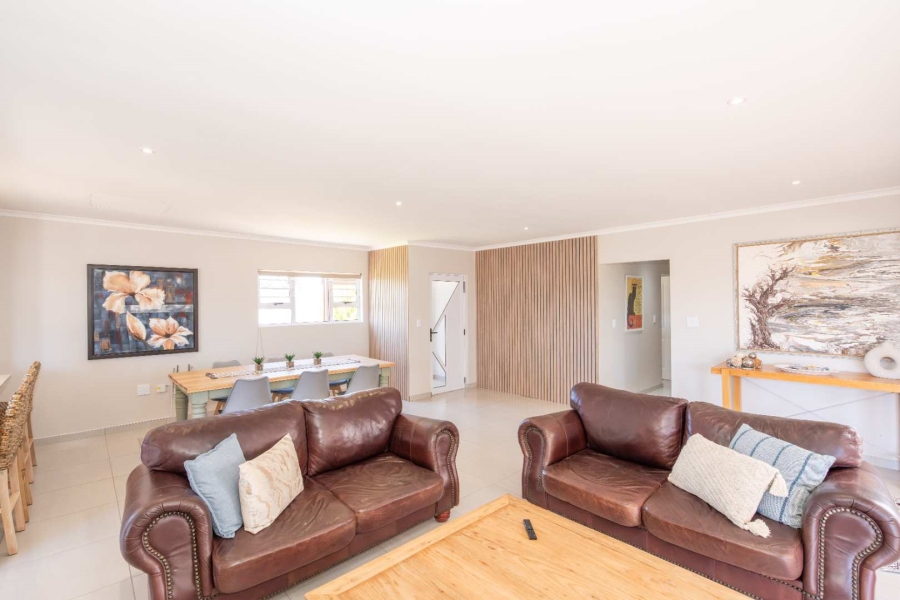 3 Bedroom Property for Sale in Middedorp Western Cape